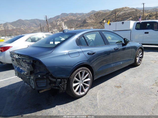 2021 VOLVO S60 T5 MOMENTUM 4