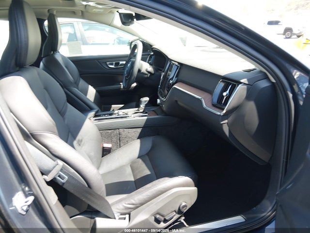 2021 VOLVO S60 T5 MOMENTUM 5