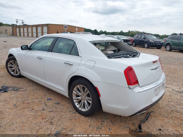 2017 CHRYSLER 300C 3