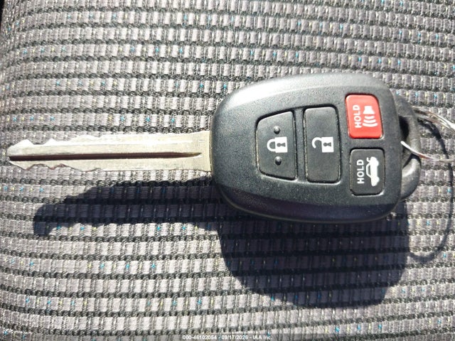 2019 TOYOTA COROLLA SE 11