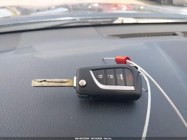 2019 TOYOTA CAMRY SE 11