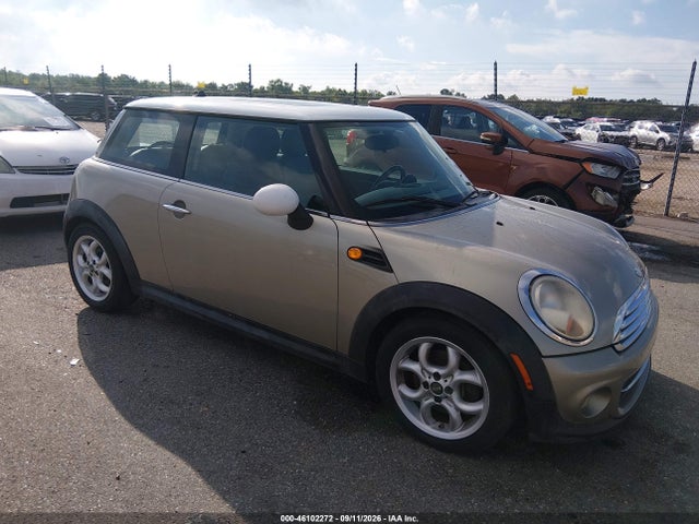 2011 MINI COOPER 