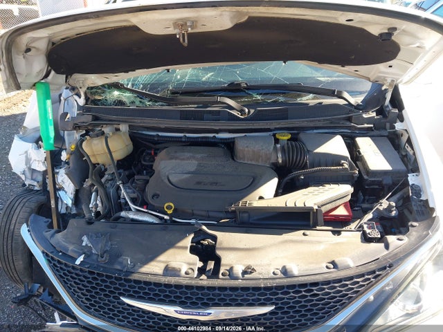 2020 CHRYSLER PACIFICA TOURING 10