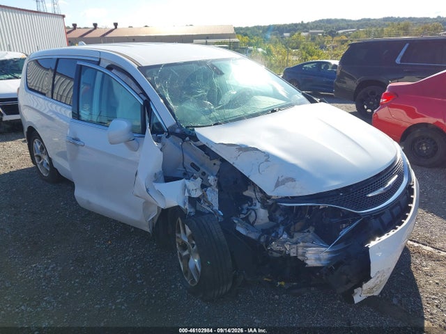 2020 CHRYSLER PACIFICA TOURING 6