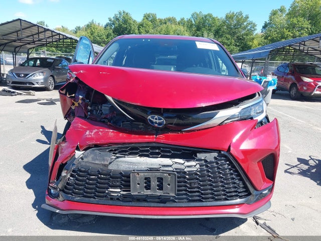 2021 TOYOTA SIENNA XSE 13