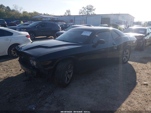 2018 DODGE CHALLENGER SXT 2