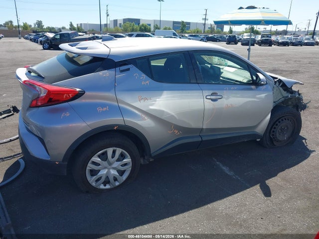 2019 TOYOTA C-HR LE 14