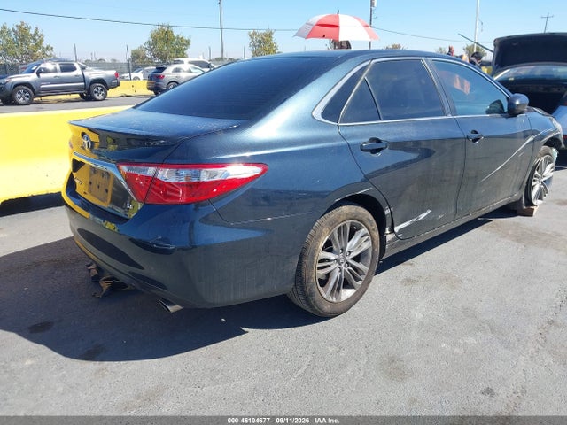 2017 TOYOTA CAMRY SE 4