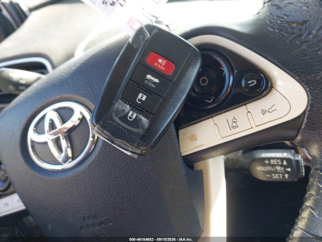 2017 TOYOTA PRIUS THREE 11