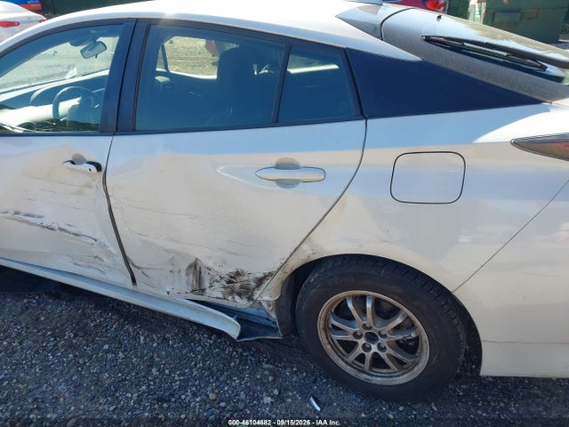 2017 TOYOTA PRIUS THREE 6