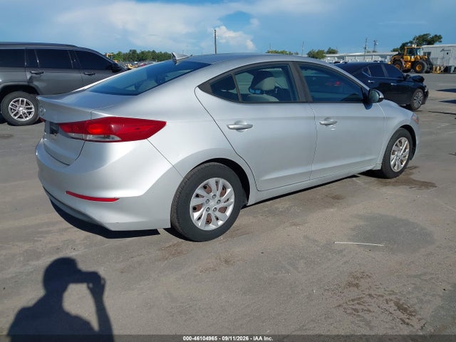 2017 HYUNDAI ELANTRA SE 4