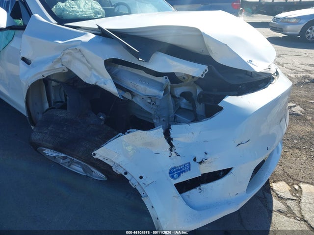 2021 TESLA MODEL Y LONG RANGE DUAL MOTOR ALL-WHEEL DRIVE 11