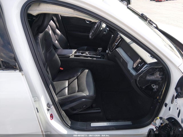 2018 VOLVO XC60 T5 MOMENTUM 5