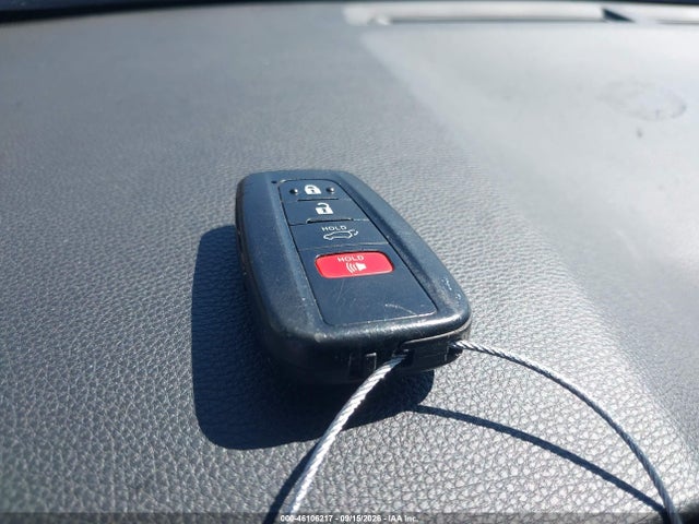 2019 TOYOTA RAV4 XLE 11