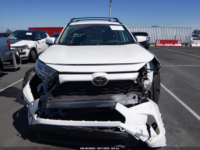 2020 TOYOTA RAV4 XLE 13