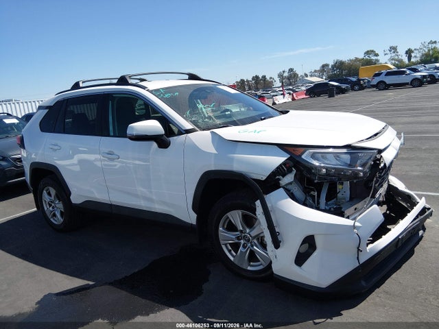 2020 TOYOTA RAV4 XLE 14