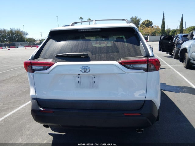 2020 TOYOTA RAV4 XLE 17