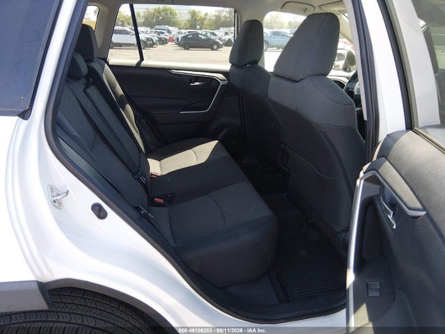 2020 TOYOTA RAV4 XLE 8