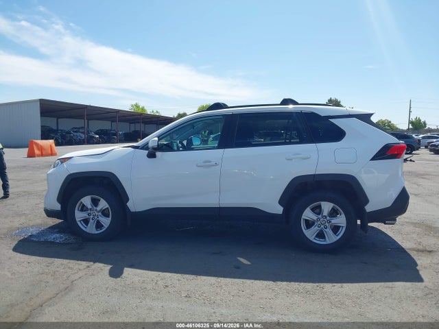 2021 TOYOTA RAV4 XLE 14