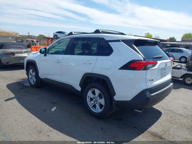 2021 TOYOTA RAV4 XLE 3