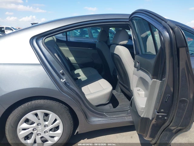 2018 HYUNDAI ELANTRA SE 8