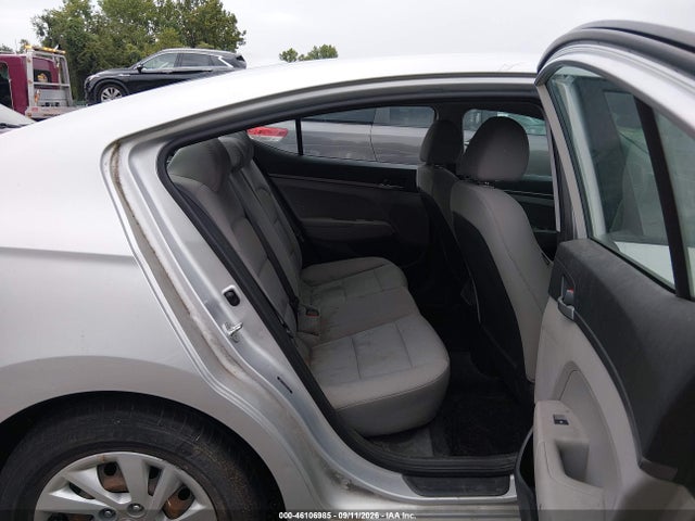 2017 HYUNDAI ELANTRA SE 8