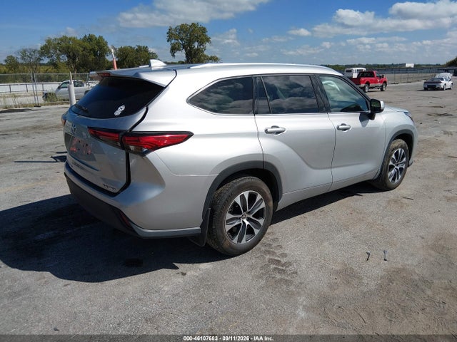 2021 TOYOTA HIGHLANDER XLE 4