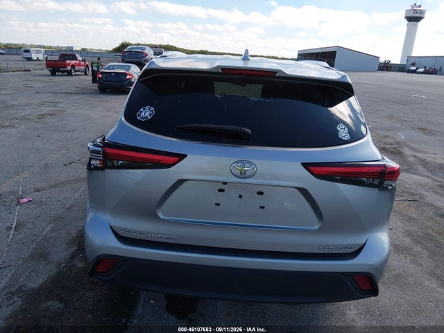 2021 TOYOTA HIGHLANDER XLE 6