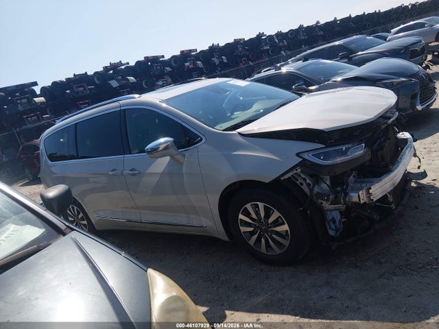 2021 CHRYSLER PACIFICA HYBRID LIMITED 14