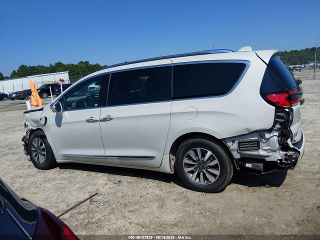 2021 CHRYSLER PACIFICA HYBRID LIMITED 15