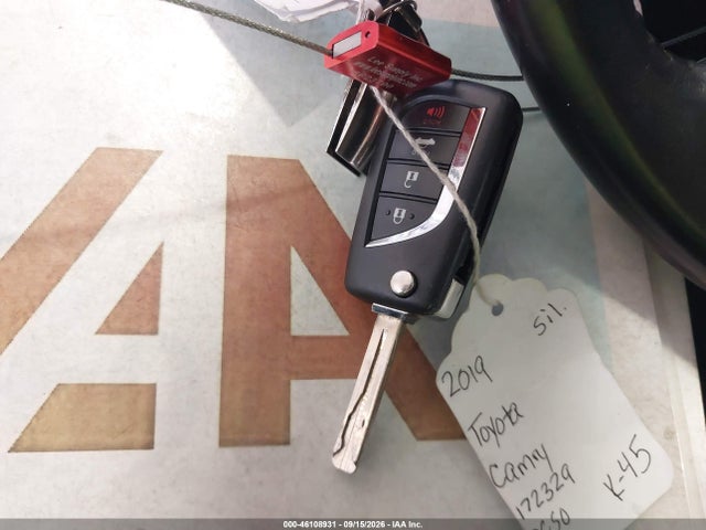2019 TOYOTA CAMRY SE 11