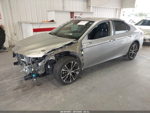2019 TOYOTA CAMRY SE 2