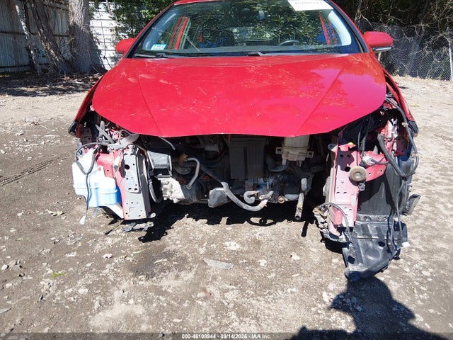 2019 TOYOTA PRIUS XLE 6