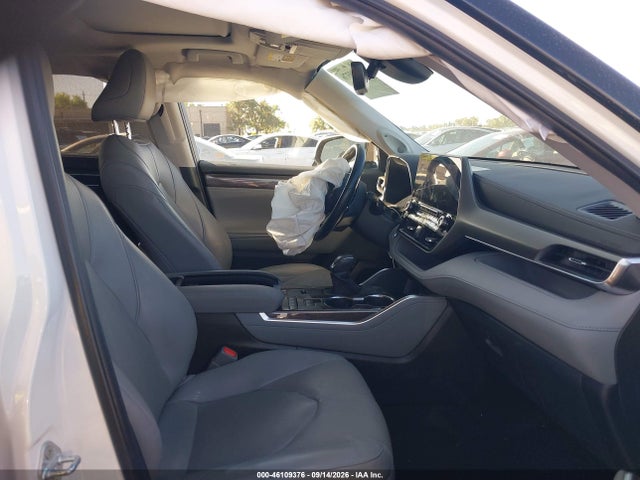 2020 TOYOTA HIGHLANDER HYBRID LIMITED 5