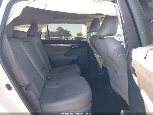 2020 TOYOTA HIGHLANDER HYBRID LIMITED 8