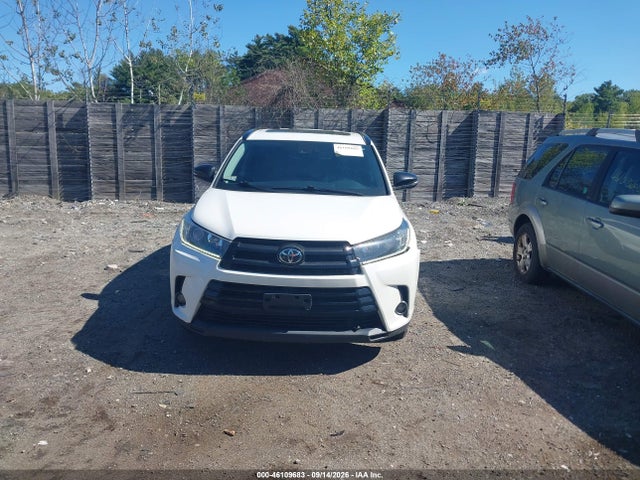 2019 TOYOTA HIGHLANDER SE 12