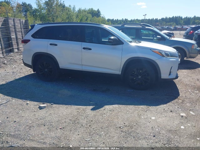 2019 TOYOTA HIGHLANDER SE 13