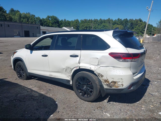 2019 TOYOTA HIGHLANDER SE 14