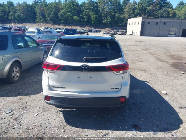 2019 TOYOTA HIGHLANDER SE 16