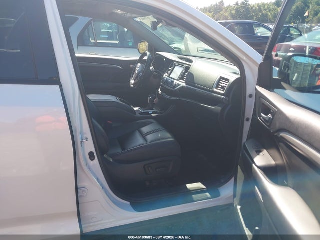 2019 TOYOTA HIGHLANDER SE 5