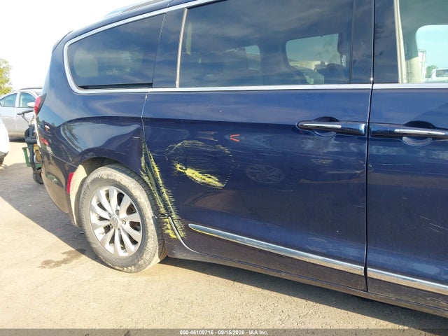 2019 CHRYSLER PACIFICA TOURING L 6