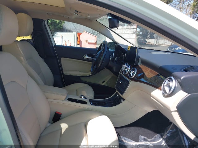 2017 MERCEDES-BENZ GLA 250 4MATIC 5