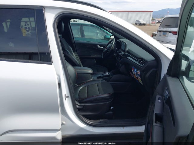 2023 FORD ESCAPE ST-LINE 5