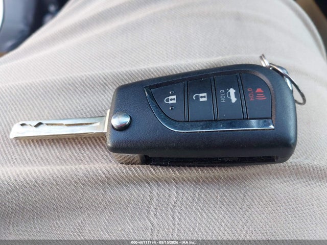 2018 TOYOTA CAMRY LE 11