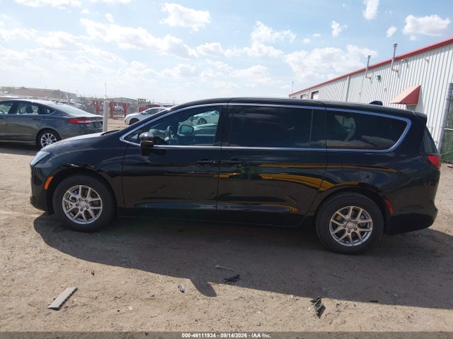2027 CHRYSLER PACIFICA 14