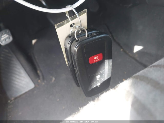 2017 TOYOTA PRIUS THREE 11