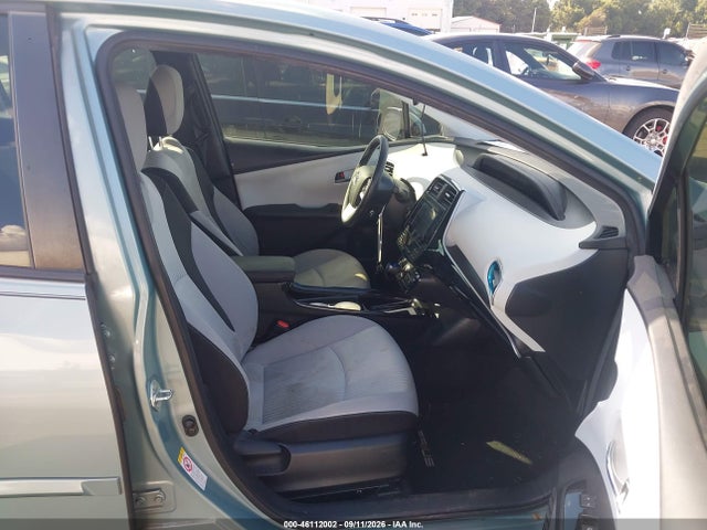 2017 TOYOTA PRIUS THREE 5