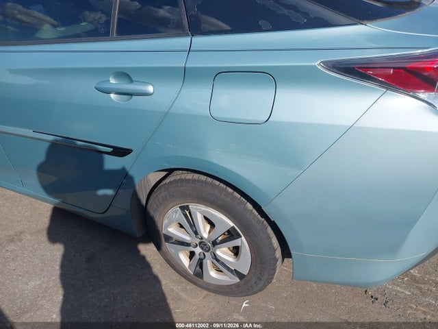 2017 TOYOTA PRIUS THREE 6
