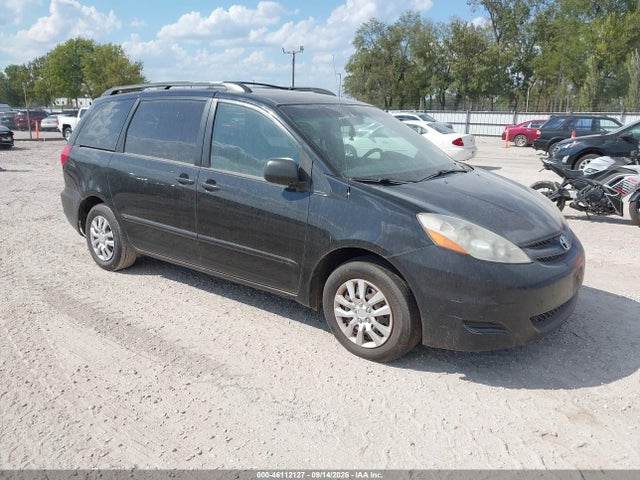 2009 TOYOTA SIENNA LE