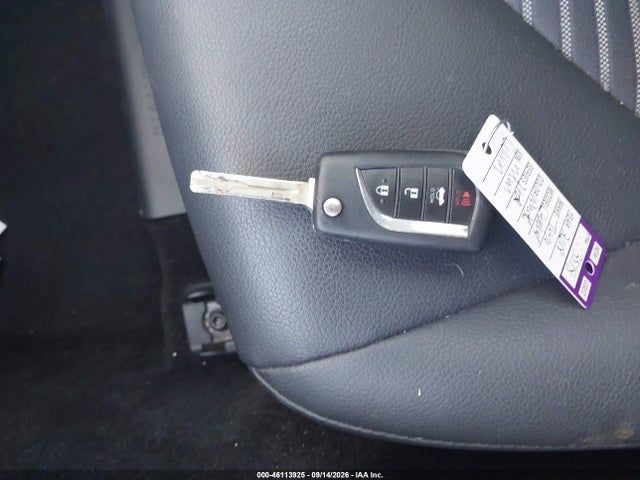 2018 TOYOTA CAMRY SE 11